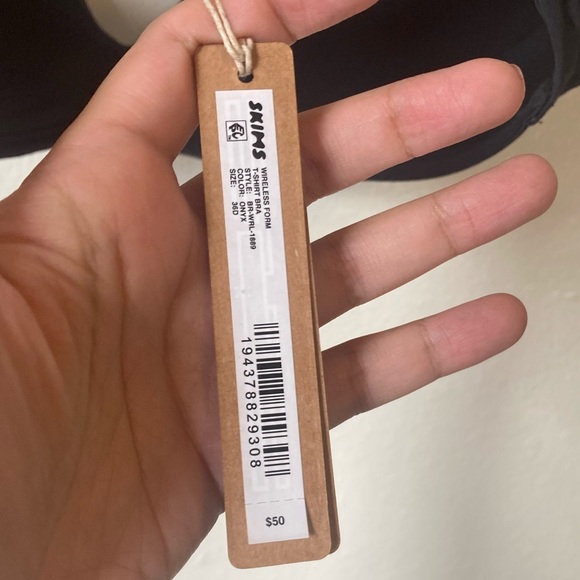 SKIMS Demi Bra - Picture 3 of 8